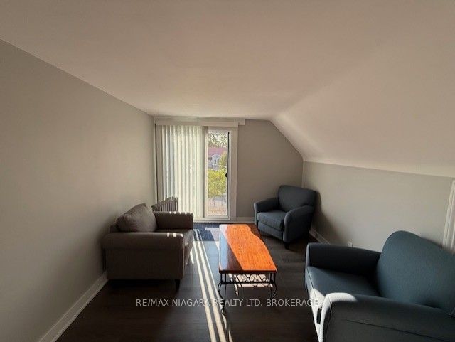 Unit UPPER - 12 West Street S, Thorold 4