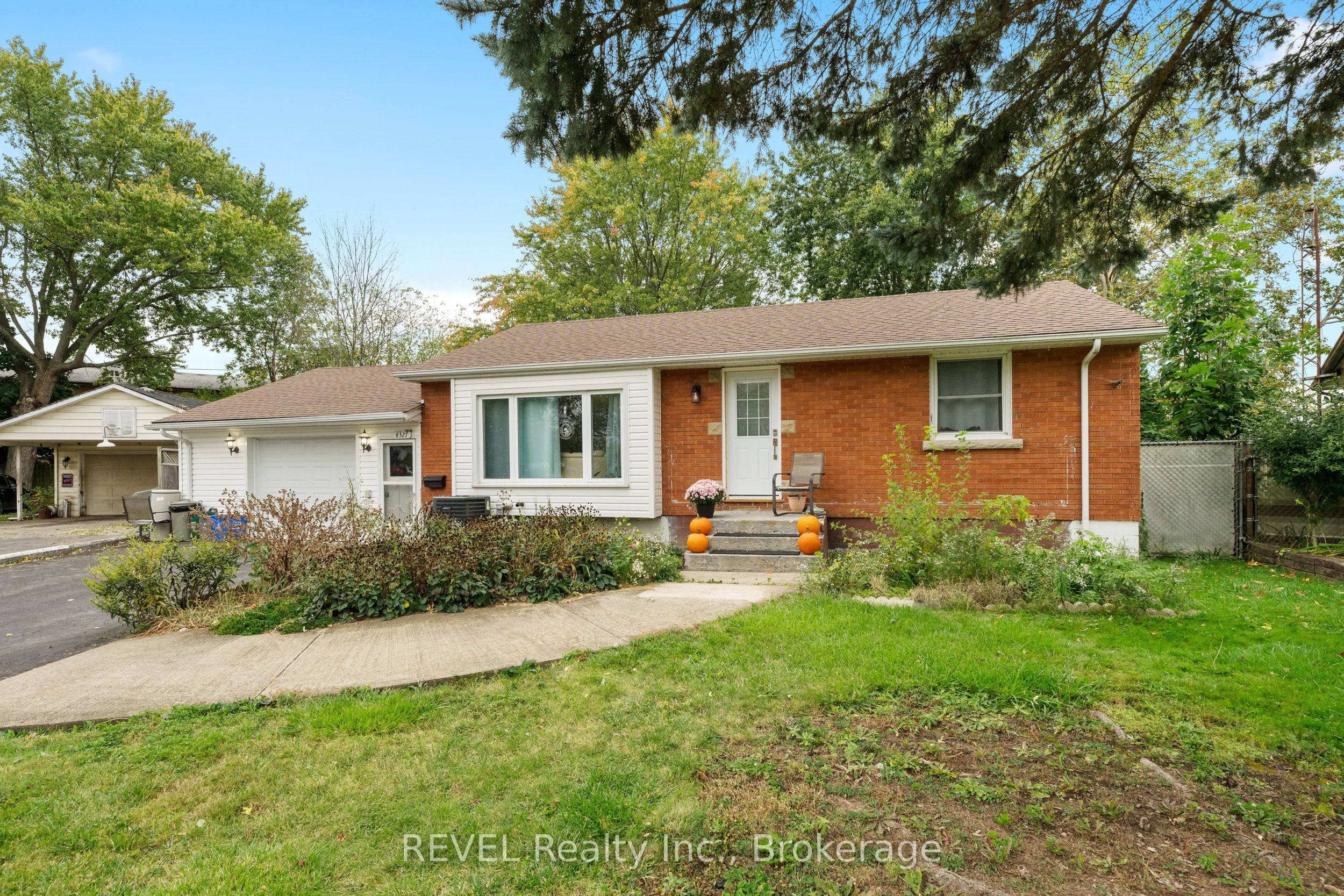 Unit Upper Unit - 8327 Parkway Drive, Niagara Falls 2
