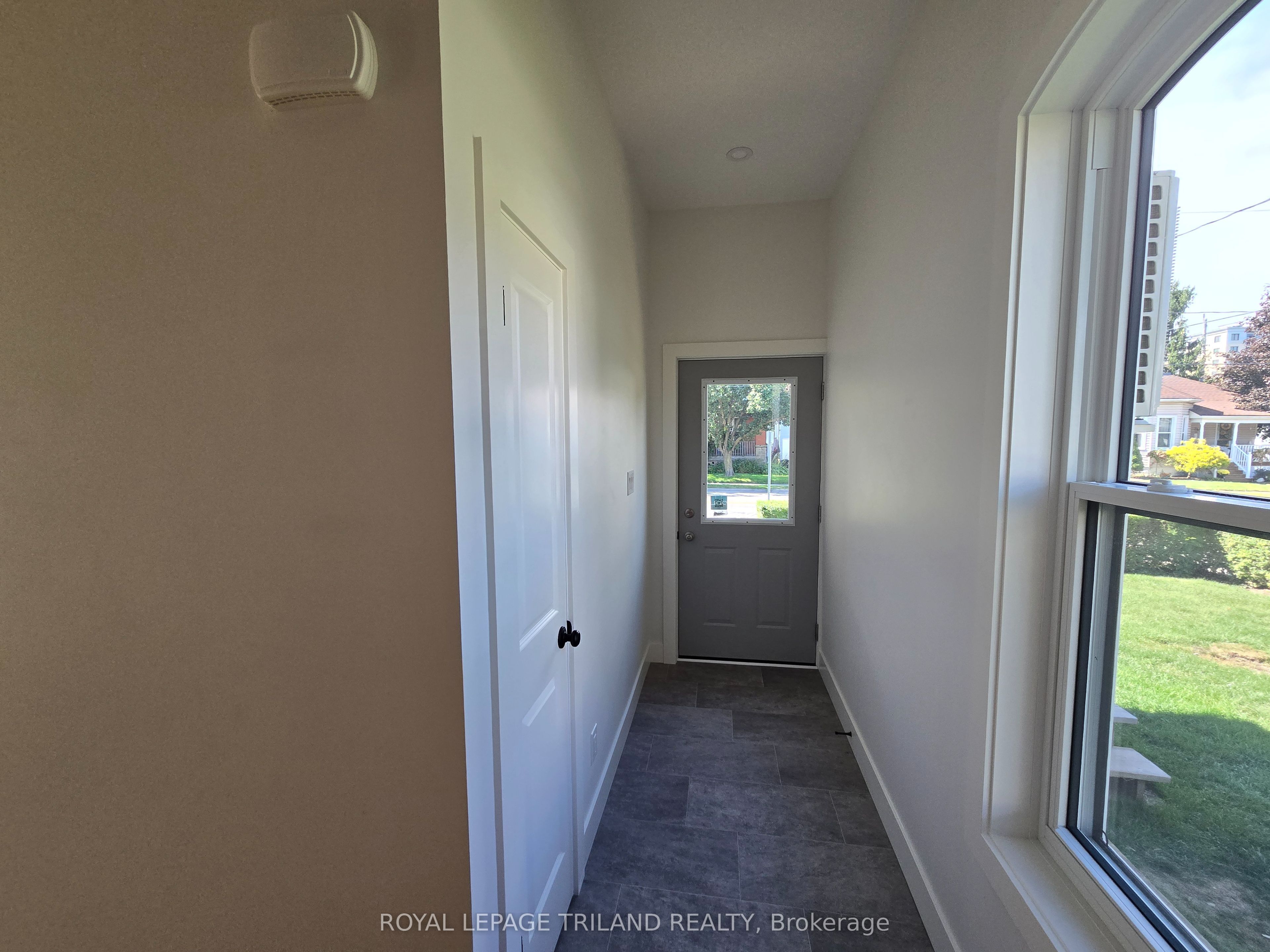 Unit 1 - 245 Ross Street, St. Thomas 3