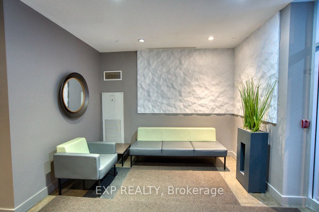 Unit 301 - 383 Cumberland Street, Ottawa 2