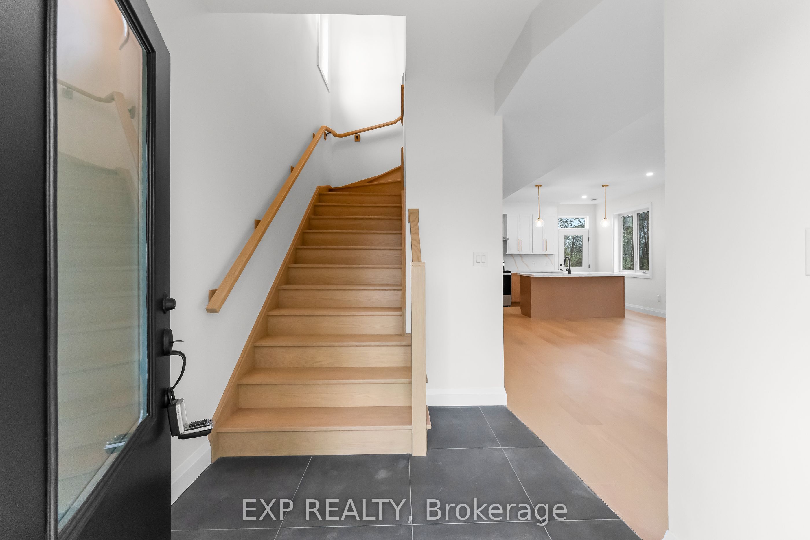 Unit 1 - 4271 Fifth Avenue, Niagara Falls 5