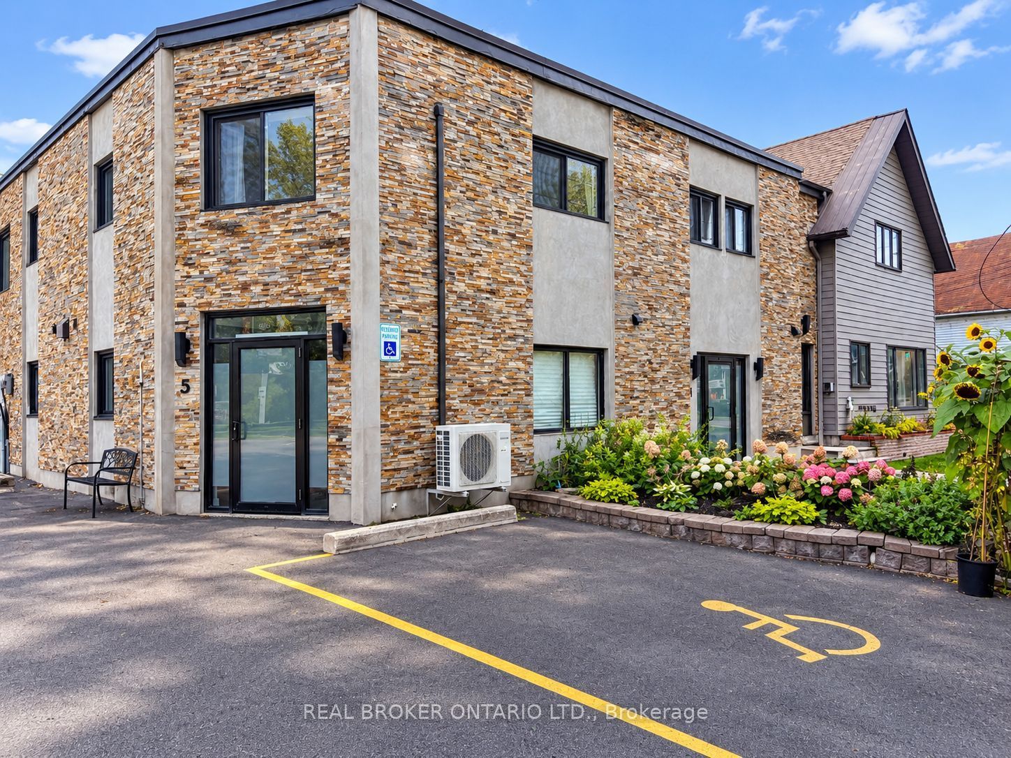 Unit 2 - 6610 Fourth Line Road, Rideau 2