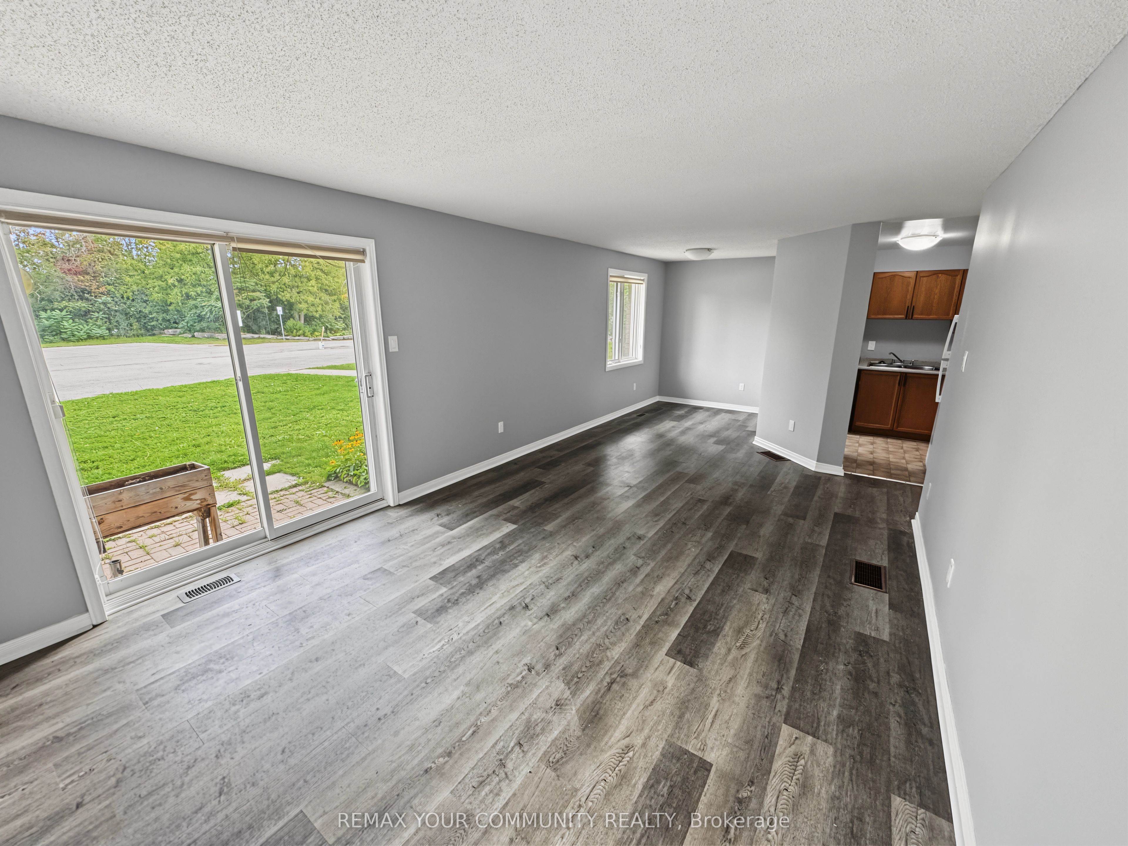 Unit 101 - 10 Riverside Drive, Kawartha Lakes 2