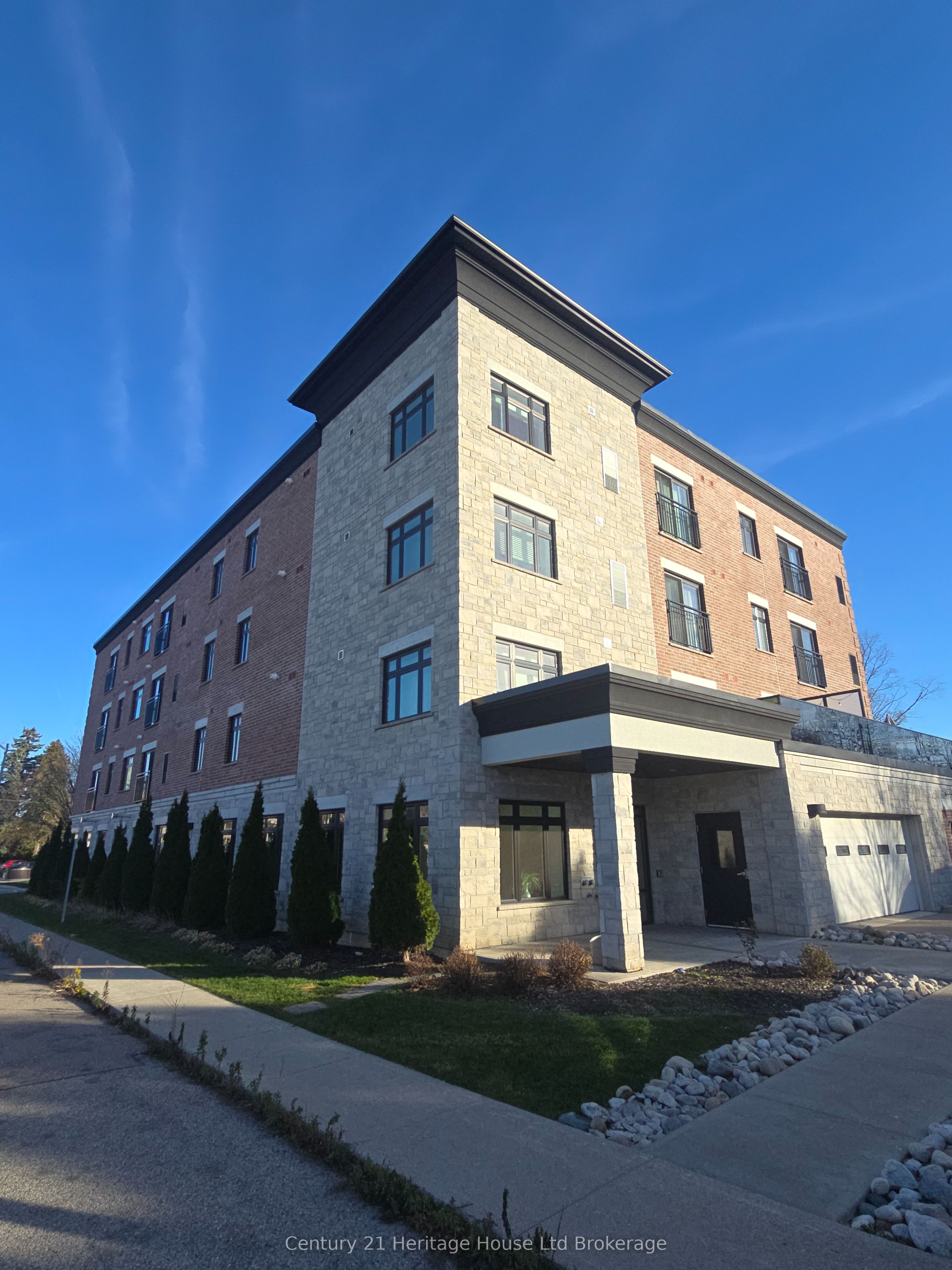 Unit 401 - 71 Metcalf Street, Woodstock 1
