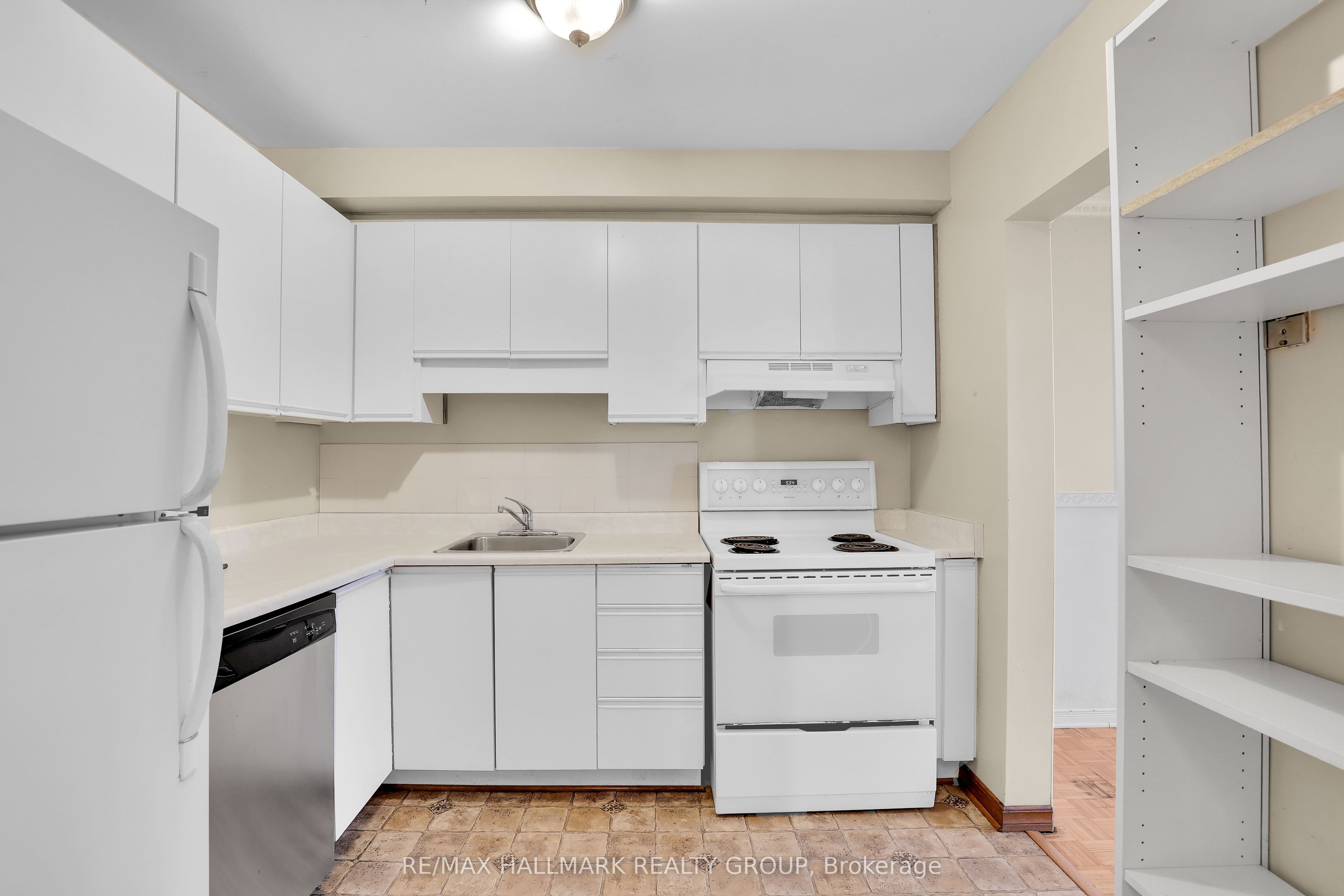 924 Dynes Road, Ottawa 5