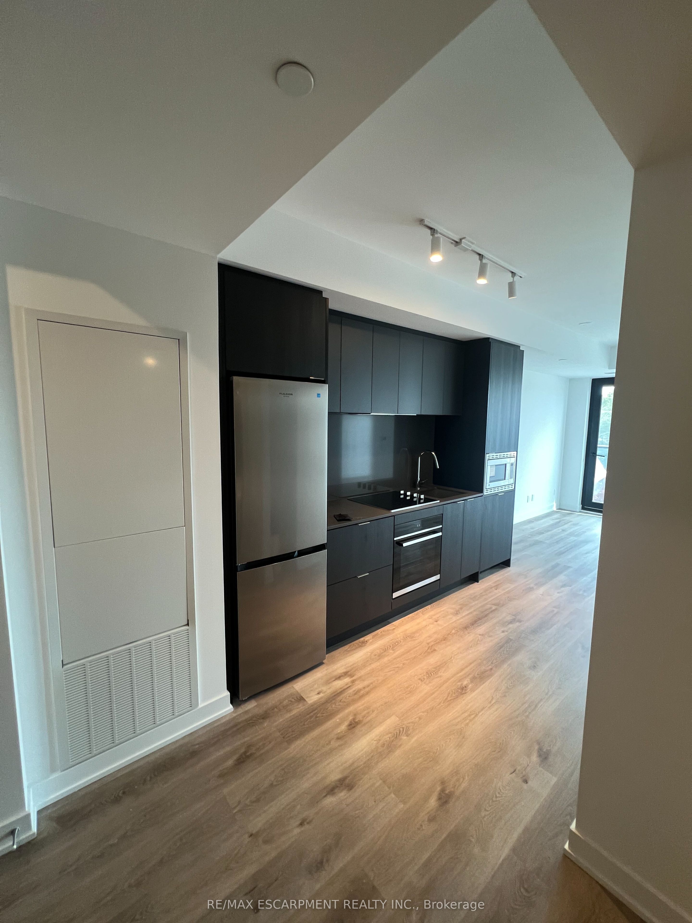 Unit 416 - 101 JOHN Street N, Hamilton 3