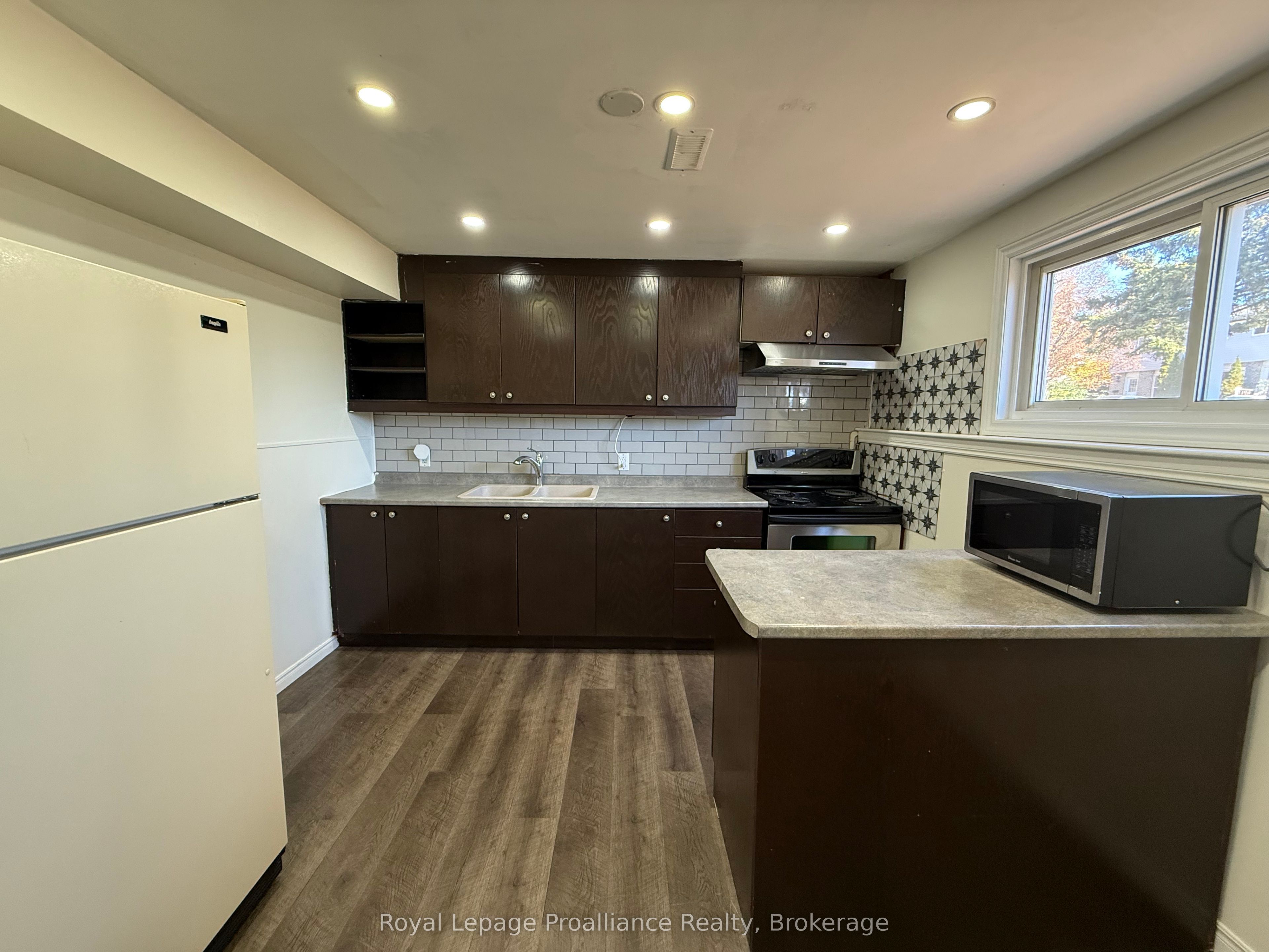 Unit Lower Unit - 939 Dainard Drive, Peterborough 2