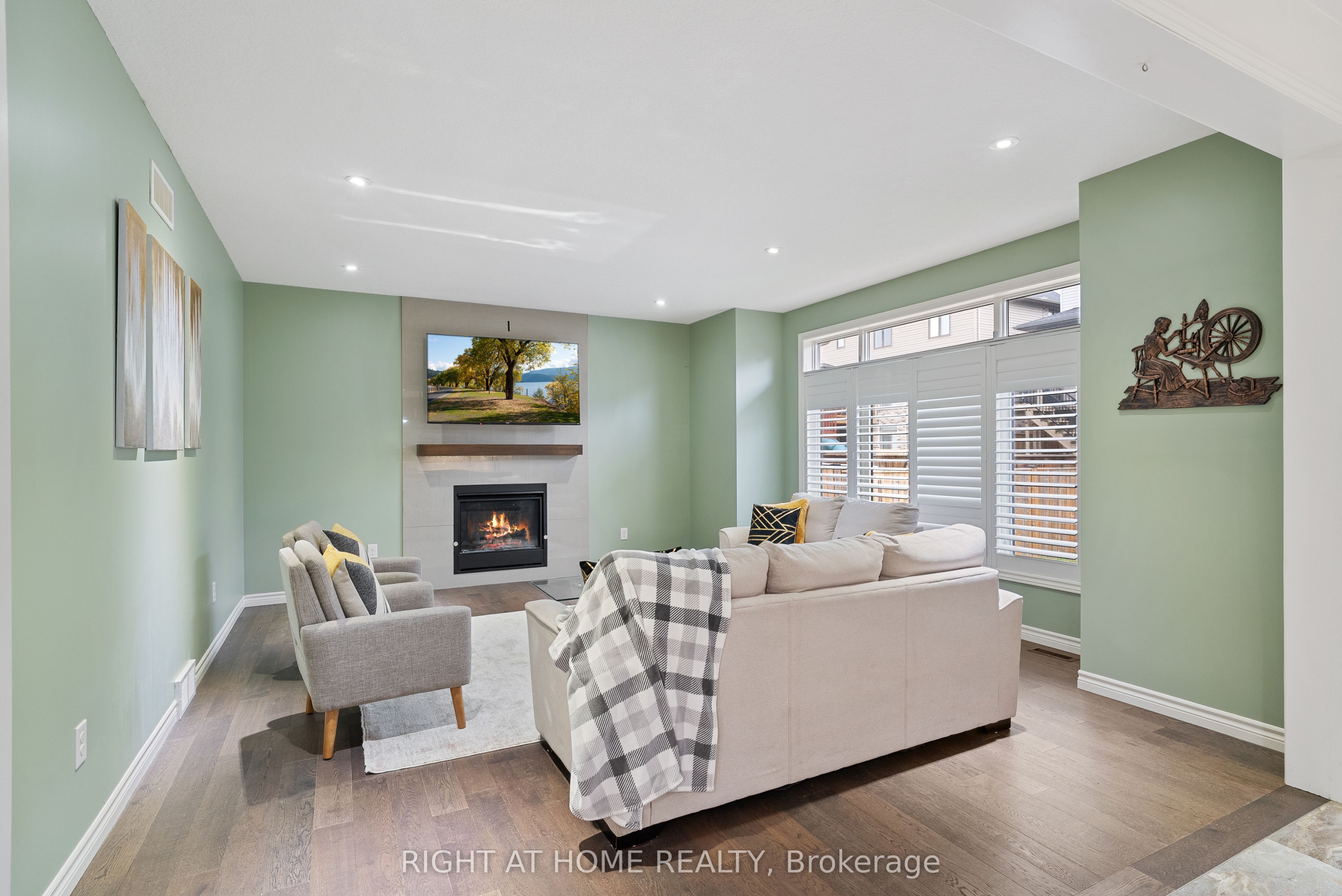 624 Superior Drive, London 5