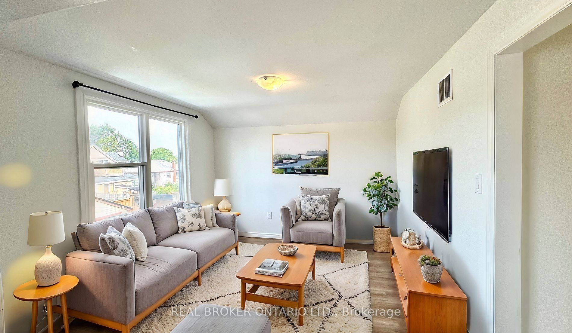 Unit Upper - 301 Wallace Ave Avenue S, Welland 1