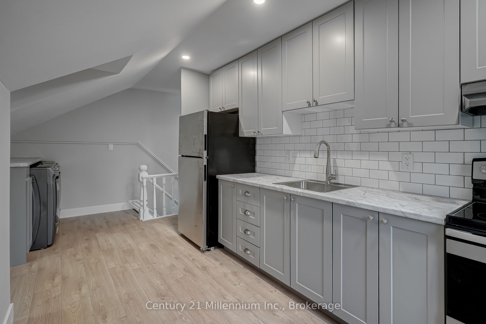 Unit Upper - 276 Edward Street, North Huron 5