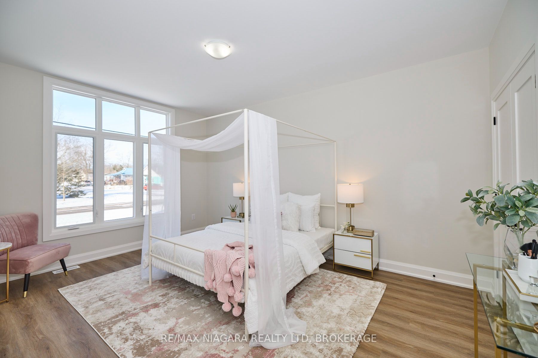 196 Bernard Avenue, Fort Erie 5