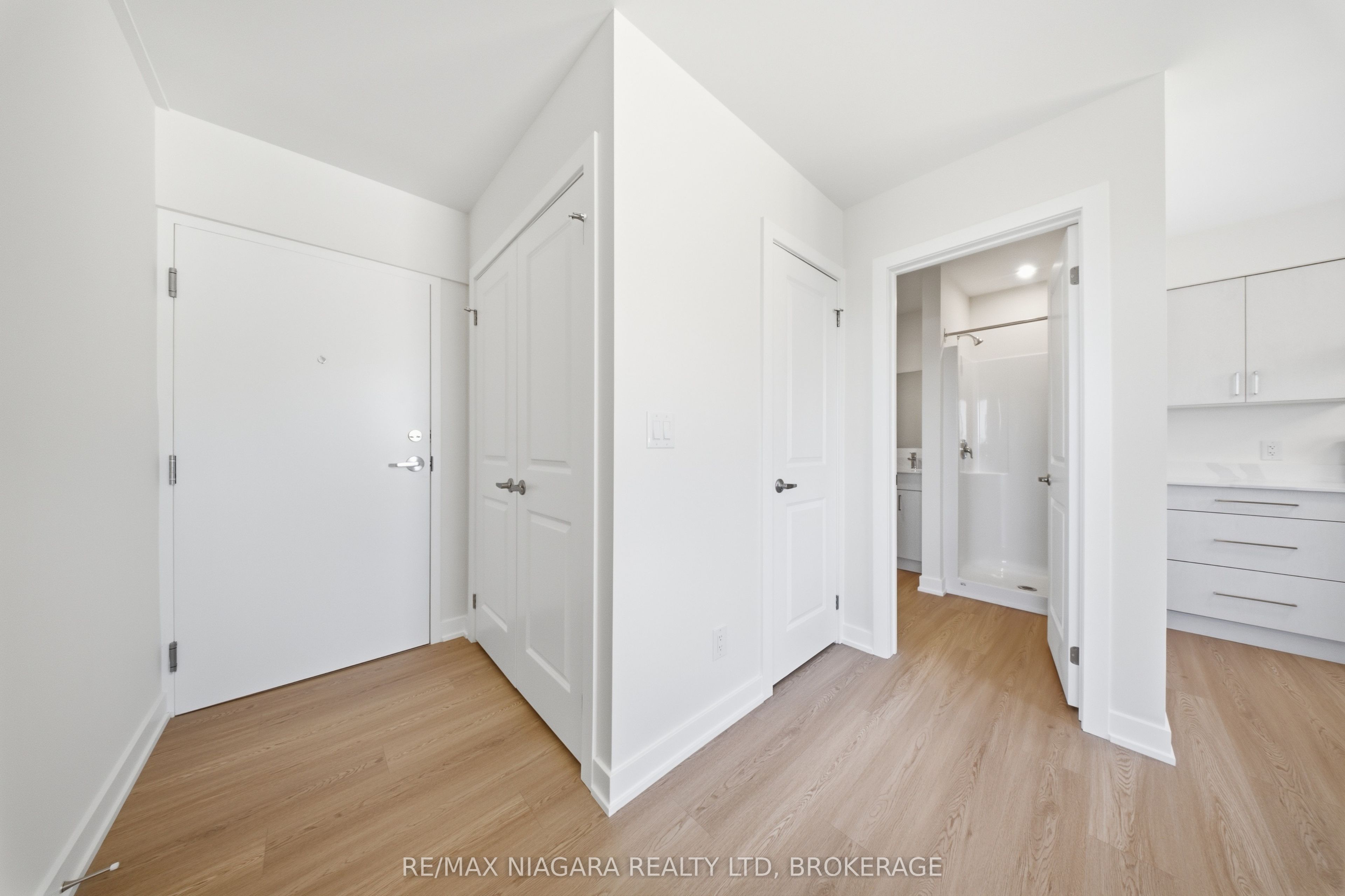Unit 102 - 140 Church Street, St. Catharines 2