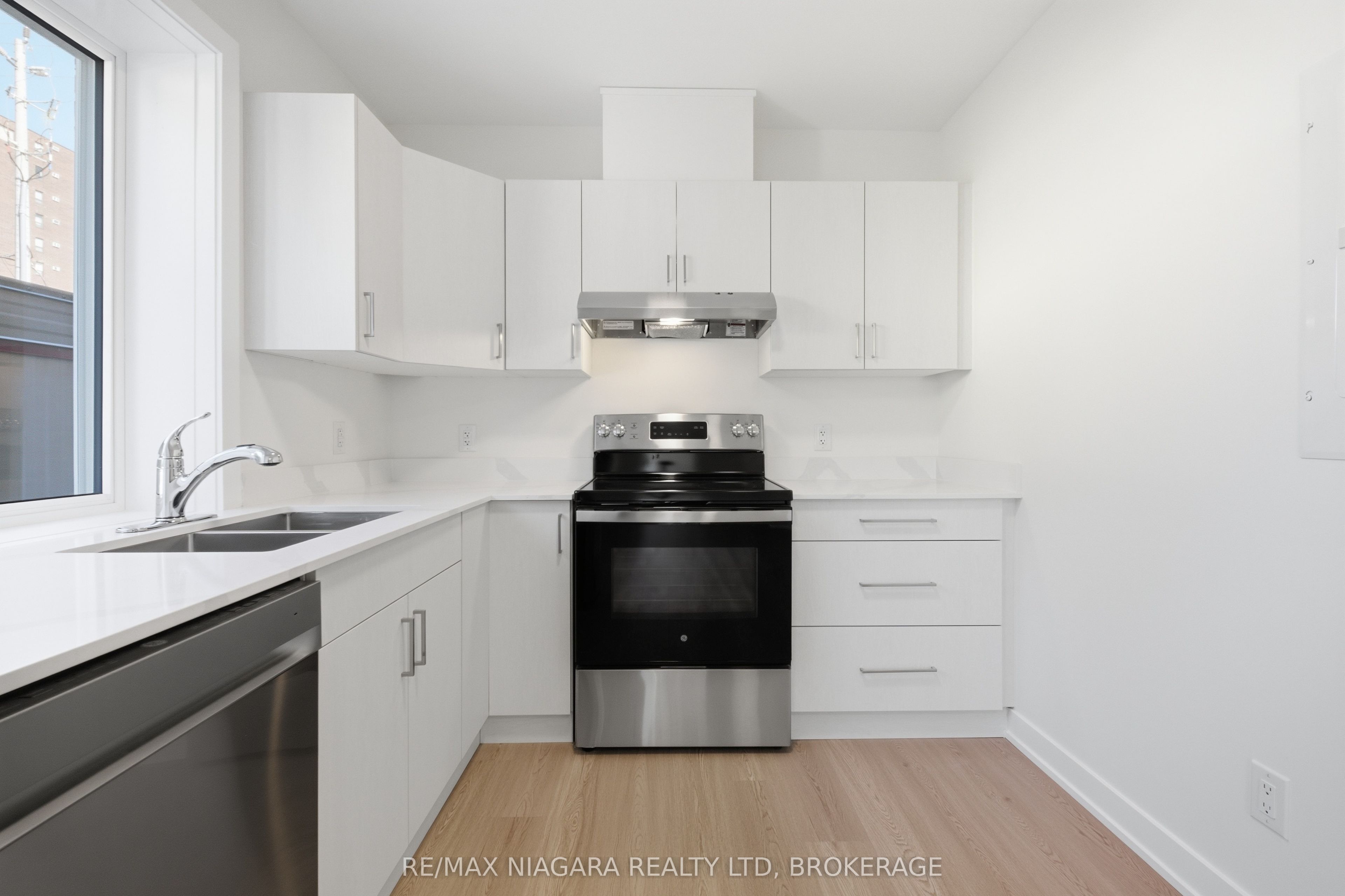 Unit 204 - 140 Church Street, St. Catharines 2