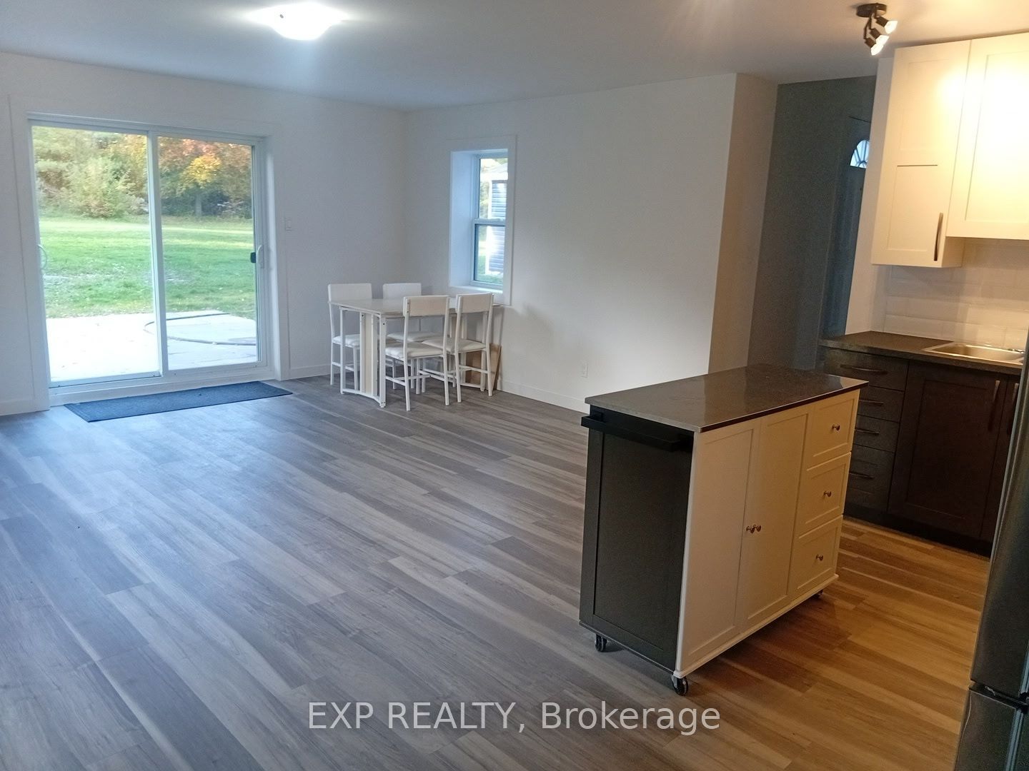 7771 Lawrence Street, Osgoode 3